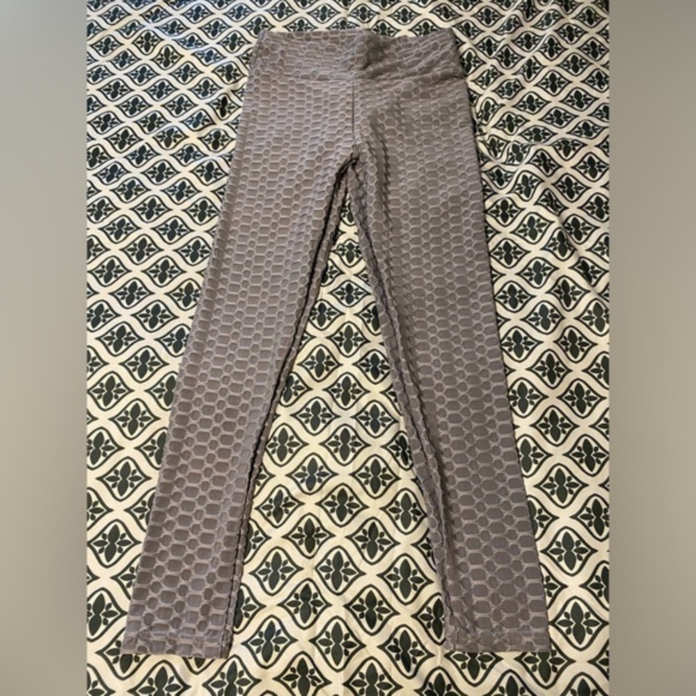 Heather gray textured leggings from Ovahia. Size Large.